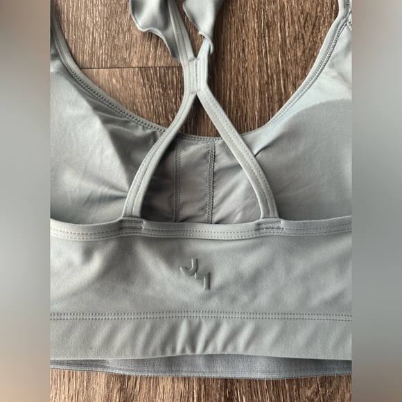 JOY LAB // Razorback Ruffled Strapped Sports Bra // SiZE MEDiUM - Picture 3 of 7